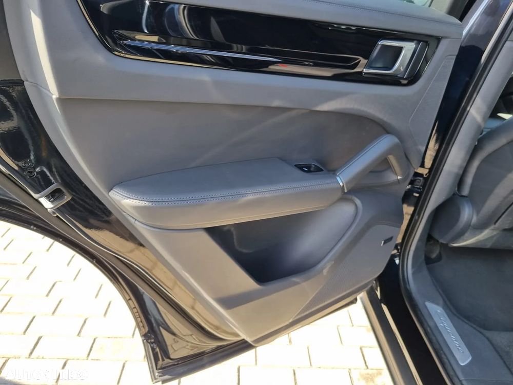 Porsche Cayenne E-Hybrid Tiptronic S - 33