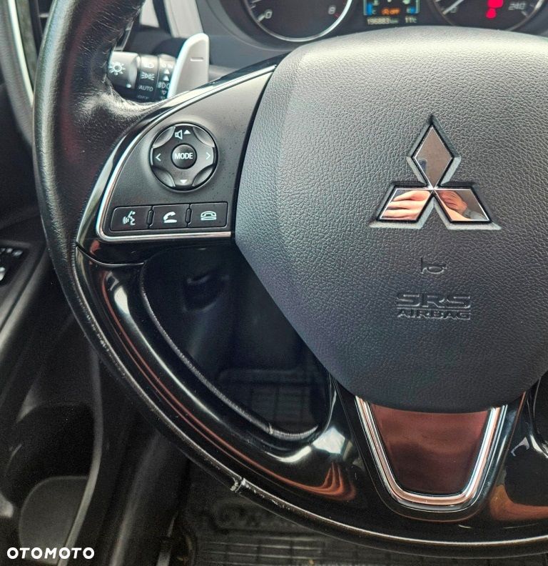 Mitsubishi Outlander 2.0 4WD Invite - 17