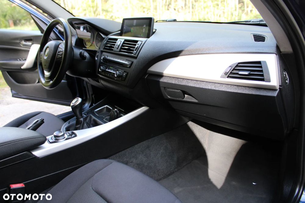 BMW Seria 1 120d Sport Line - 33