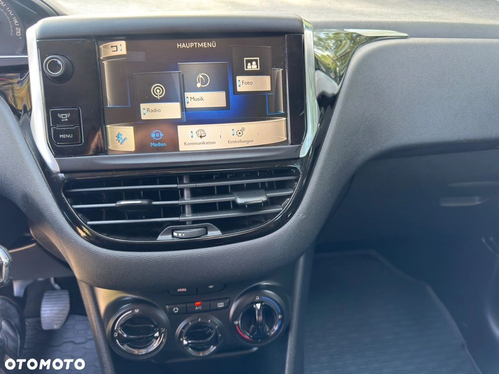 Peugeot 208 - 13