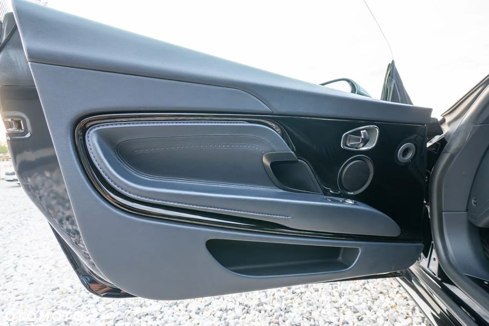 Aston Martin DB11 Standard - 32