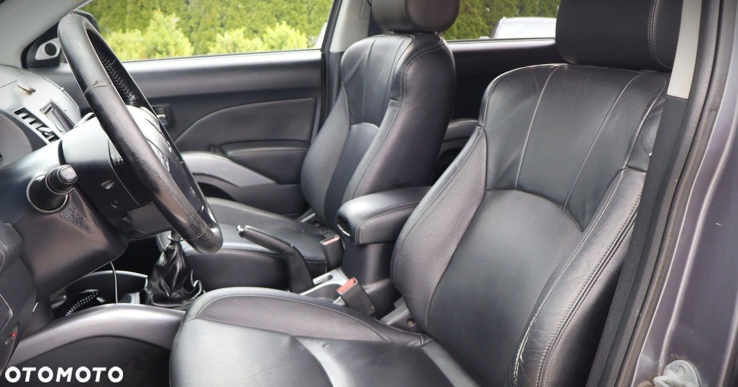 Mitsubishi Outlander - 13
