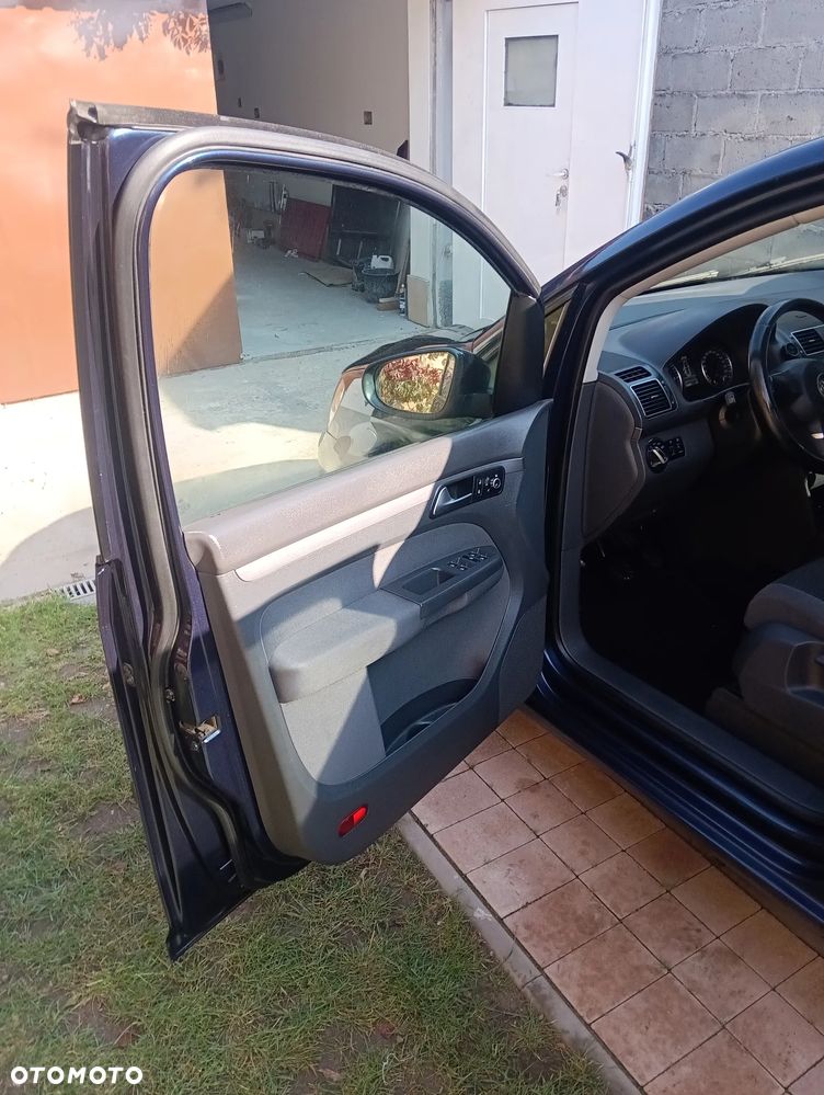 Volkswagen Touran - 20