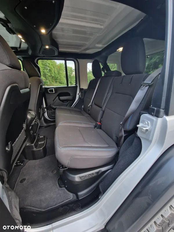 Jeep Wrangler - 12