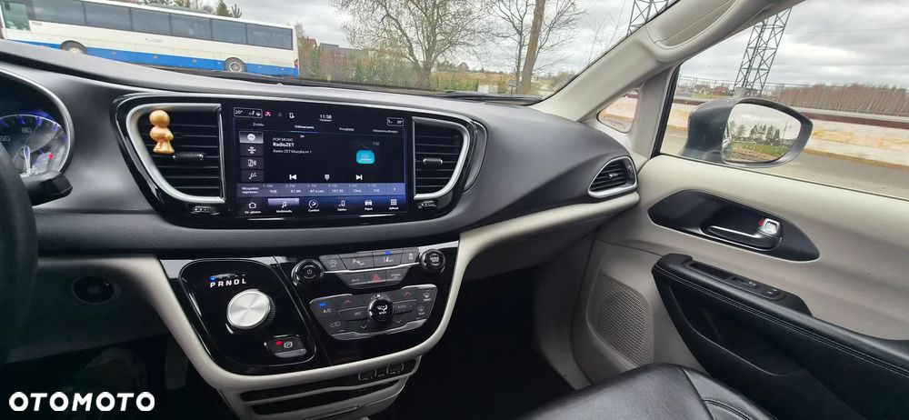 Chrysler Pacifica - 17