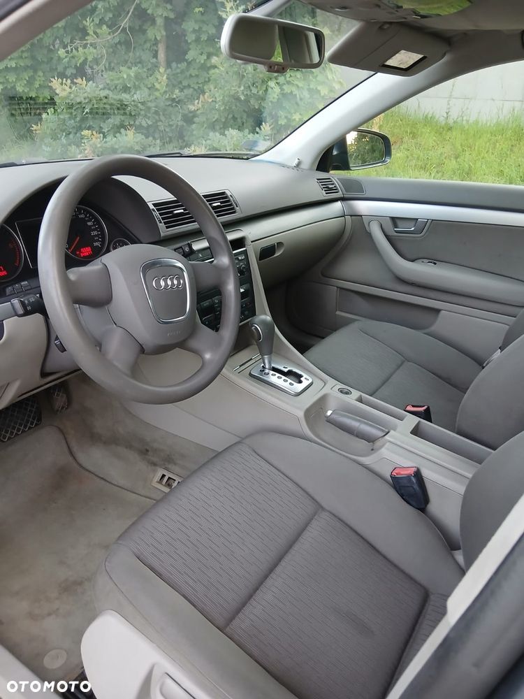 Audi A4 Limousine - 6