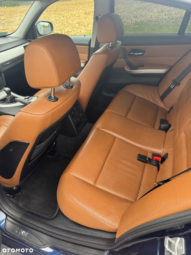 BMW Seria 3 320d Efficient Dynamics - 32