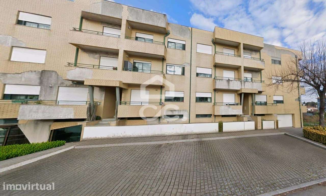 Oportunidade - Lugar de Garagem com 12,5m2 em  Rio Tinto - Grande imagem: 2/4