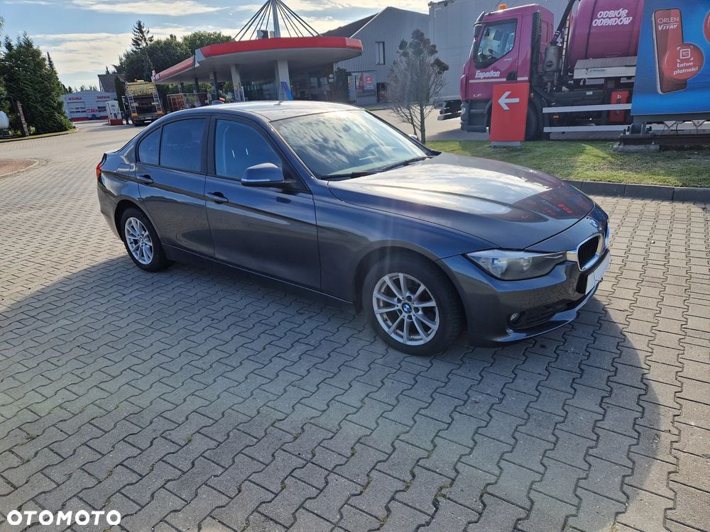 BMW Seria 3 318d Sport Line - 12