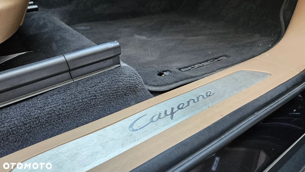 Porsche Cayenne Platinum Edition - 24