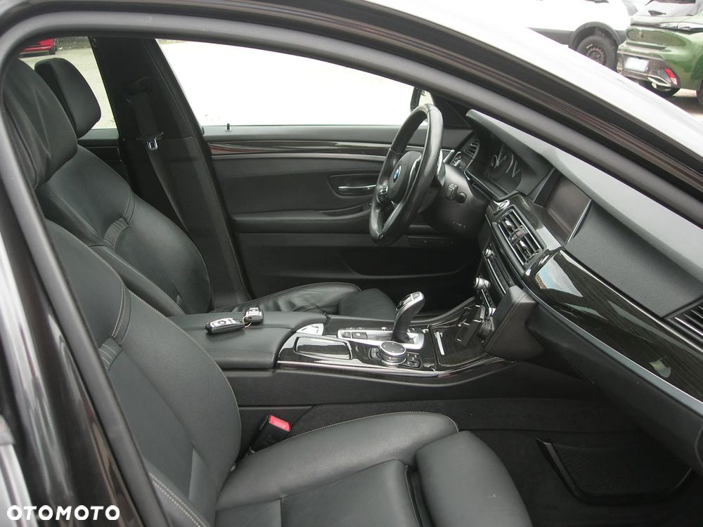 BMW Seria 5 530d xDrive Sport-Aut Luxury Line - 28