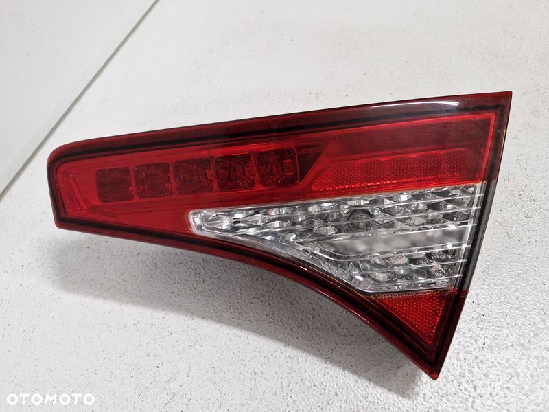 KIA OPTIMA 3 III LAMPA PRAWY TYŁ PRAWA TYLNA W KLAPĘ - 2