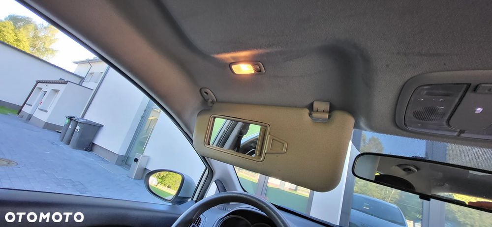 Kia Rio 1.2 Attract - 35