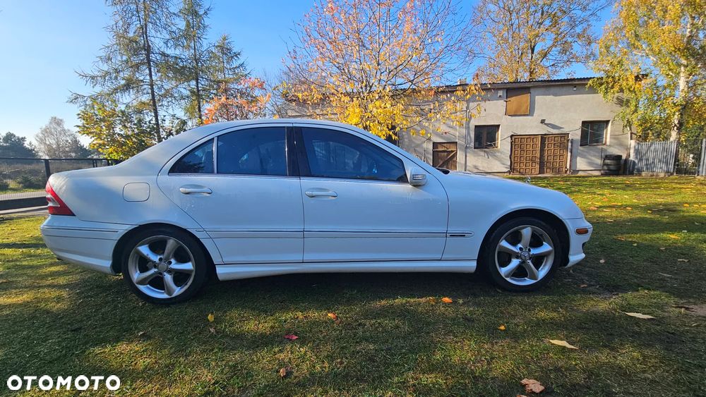 Mercedes-Benz C-Class 2005 photo 3