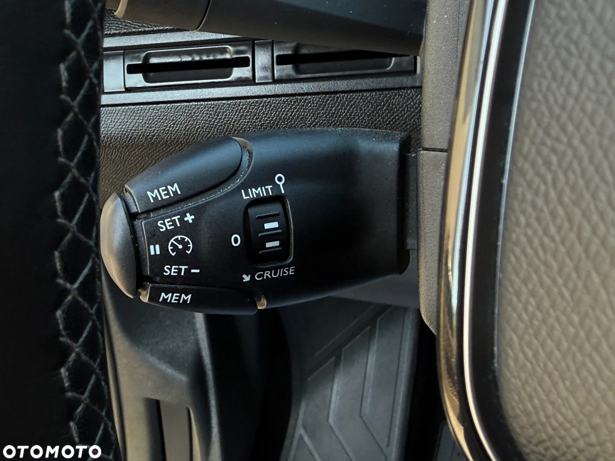 Peugeot 5008 1.5 BlueHDI Allure S&S - 24