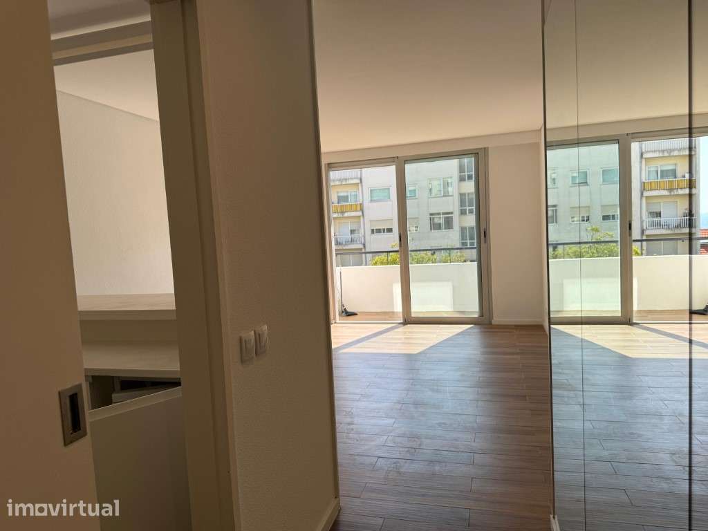Apartamento T1 com Vista Mar na Foz, Porto - Grande imagem: 3/22