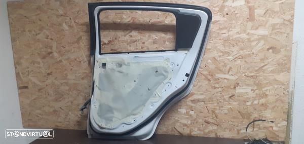 Porta Trás Dto Chevrolet Aveo Hatchback (T300) - 2