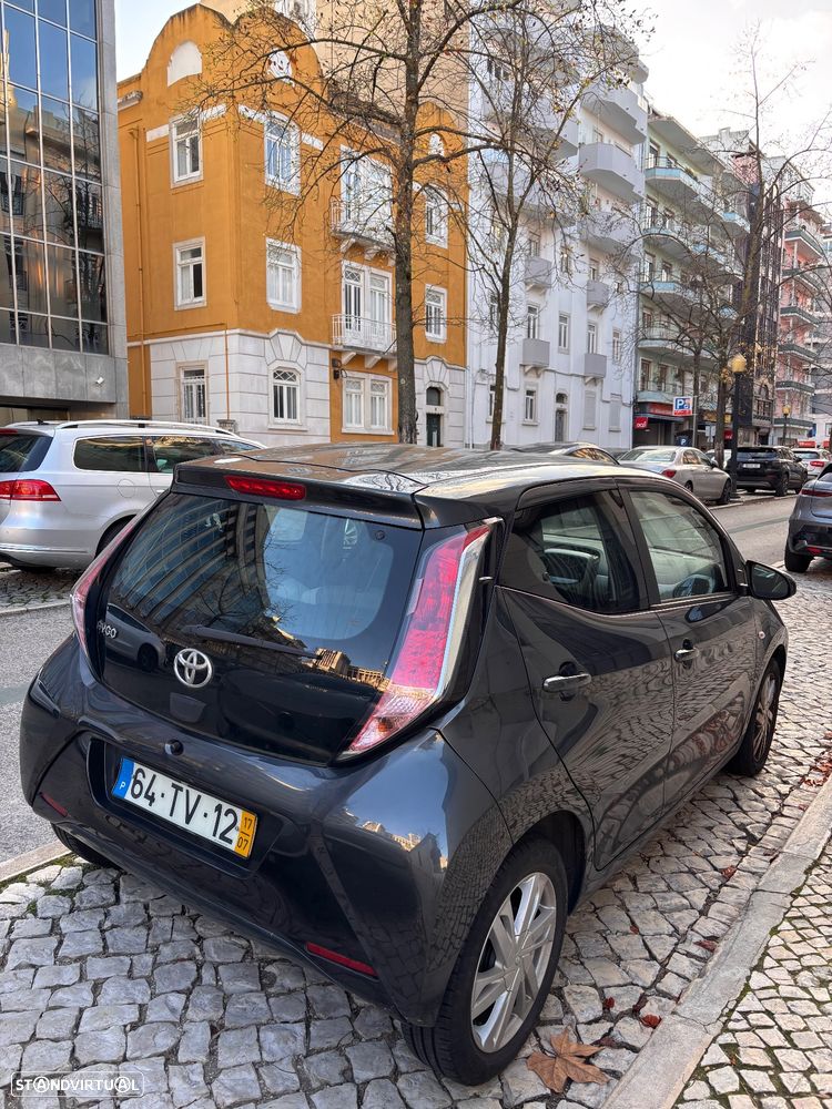 Toyota Aygo 1.0 X-Play+AC+X-Touch - 2