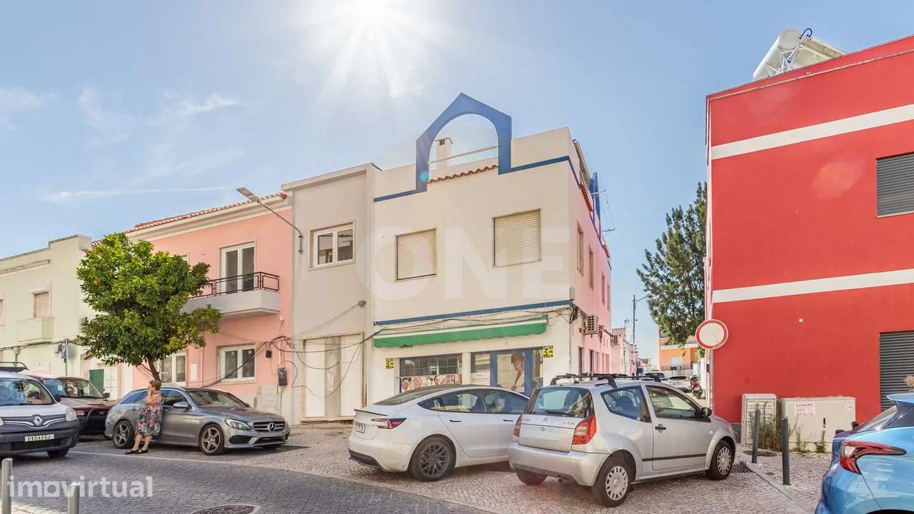 Prédio | 2 lojas + T4 | Vista rio | Póvoa de Santa Iria - Grande imagem: 3/23