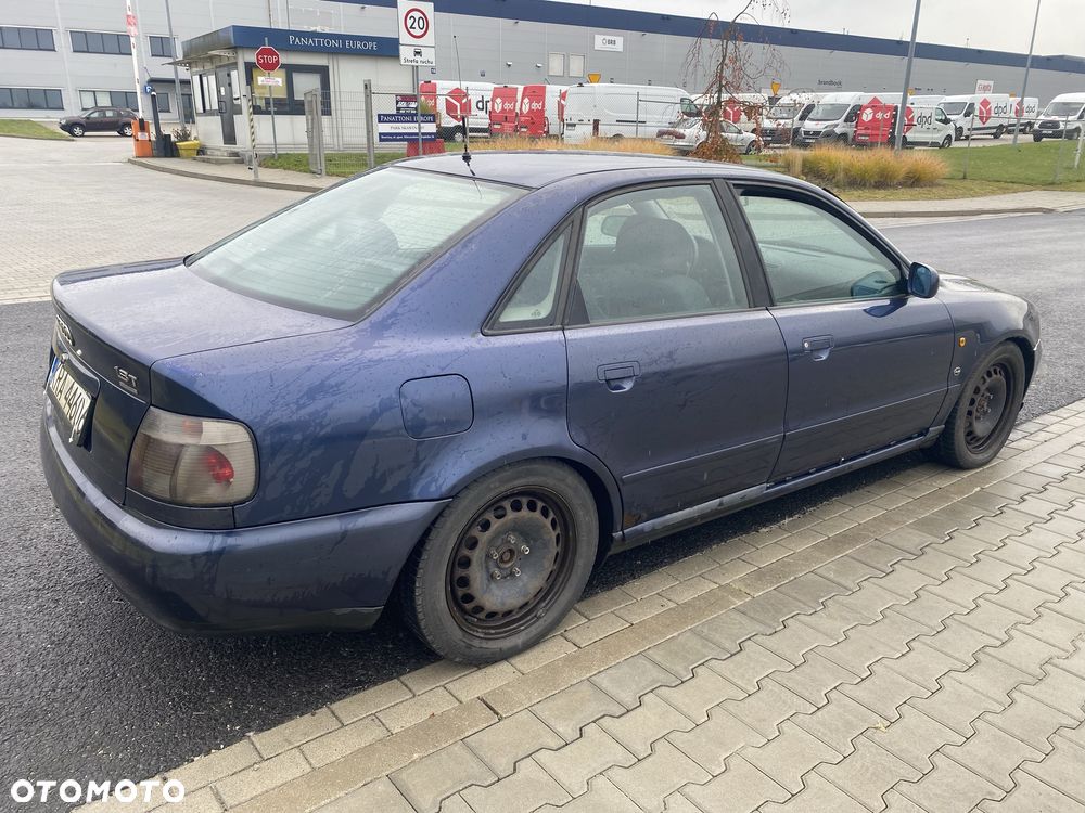 Audi A4 Limousine - 5