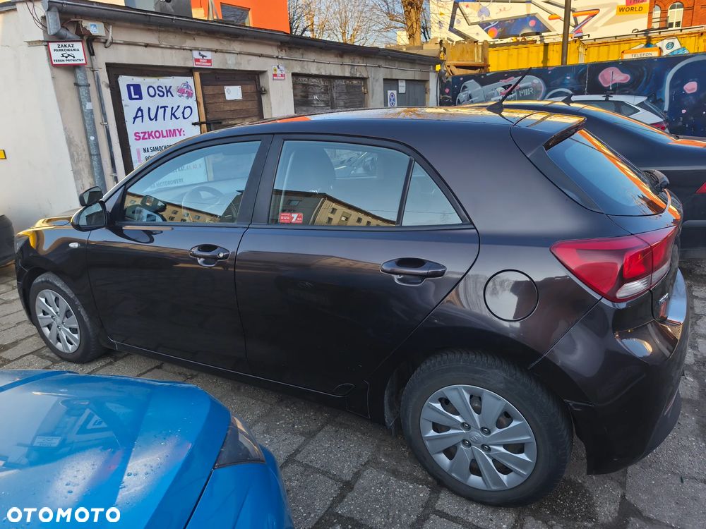 Kia Rio 1.2 M - 11