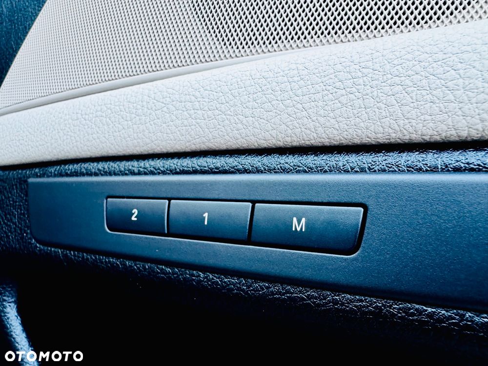 BMW Seria 5 520d Touring - 34