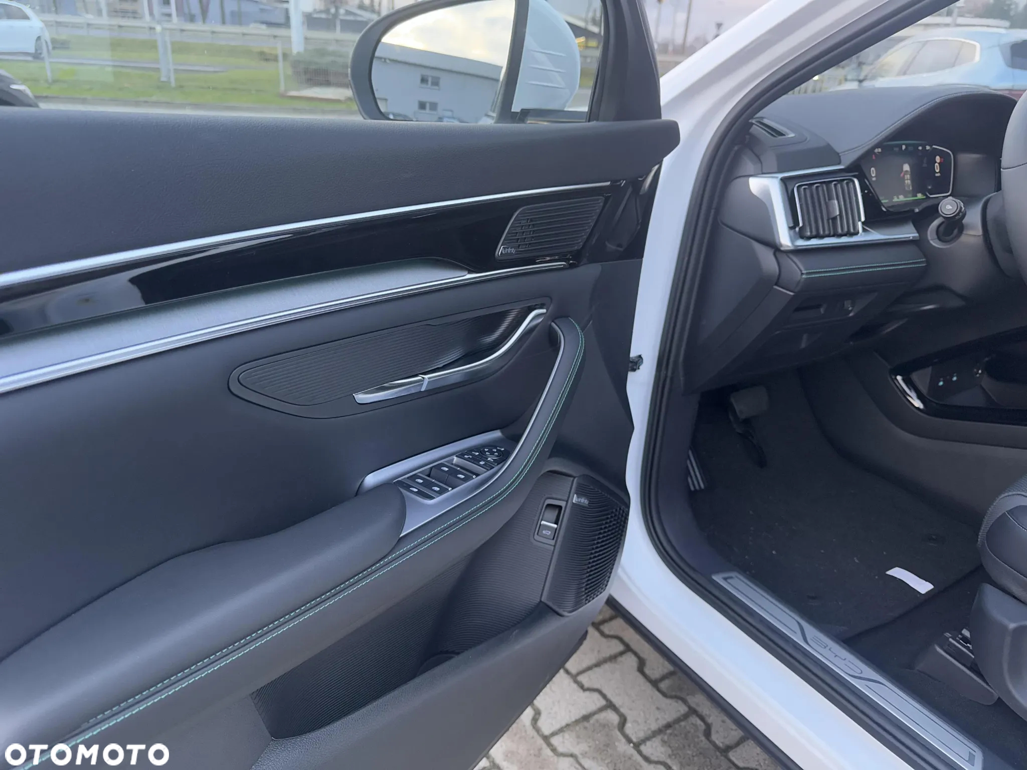 BYD Seal U 1.5T DM-i Design AWD - 10