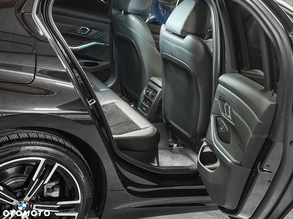 BMW Seria 3 318i M Sport Edition - 31