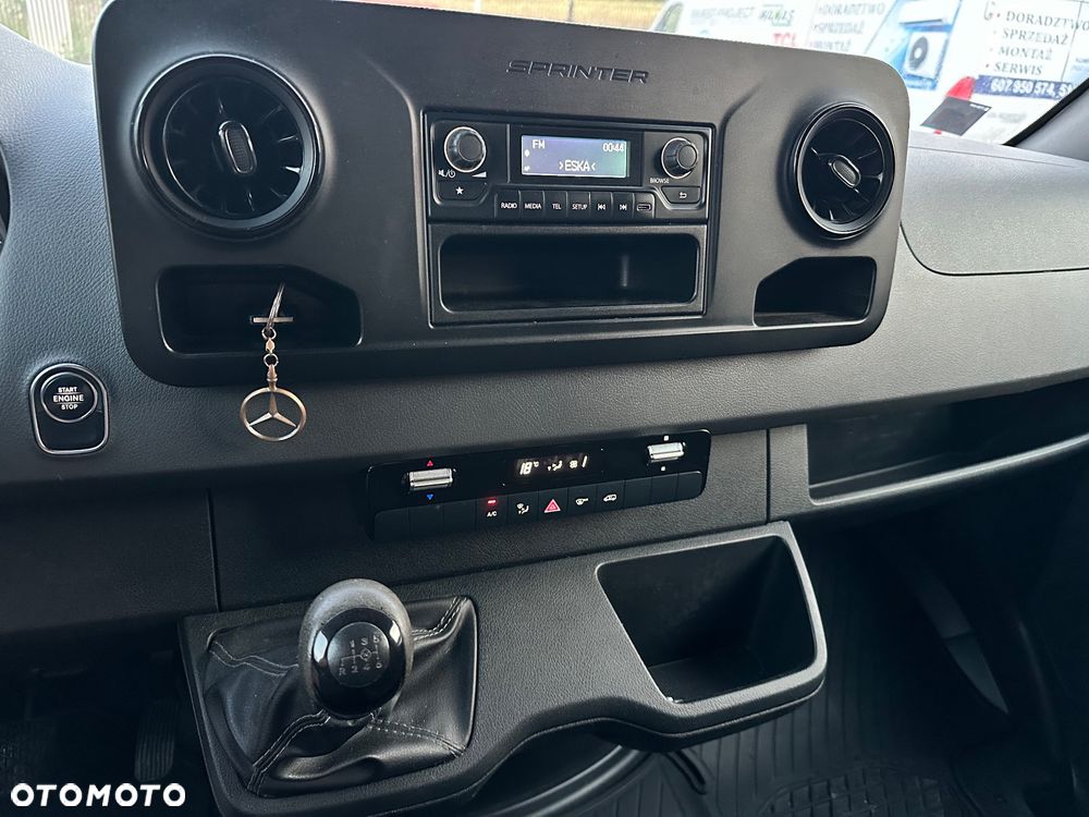 Mercedes-Benz Sprinter 319 - 16