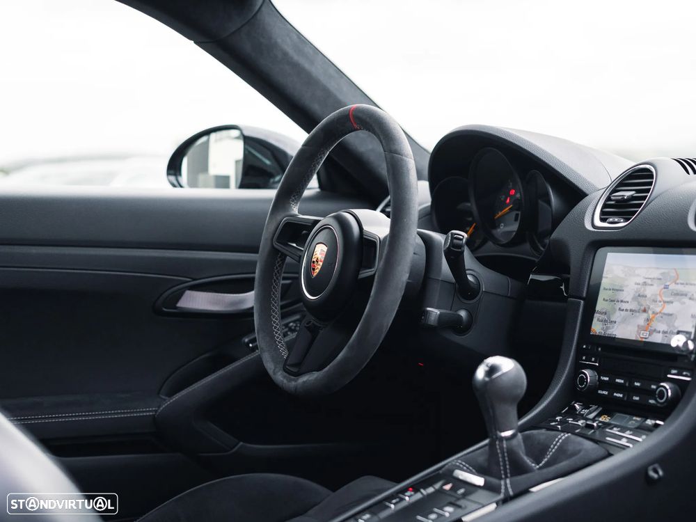 Porsche 718 Cayman GT4 - 15