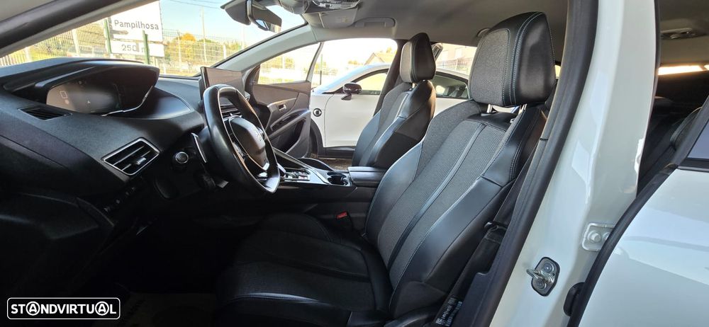 Peugeot 3008 Plug-In Hybrid 225 e-EAT8 Allure Pack - 11