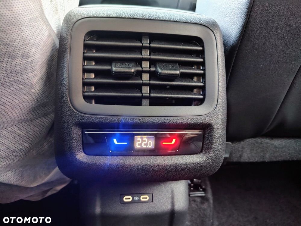 Volkswagen T-Roc - 14