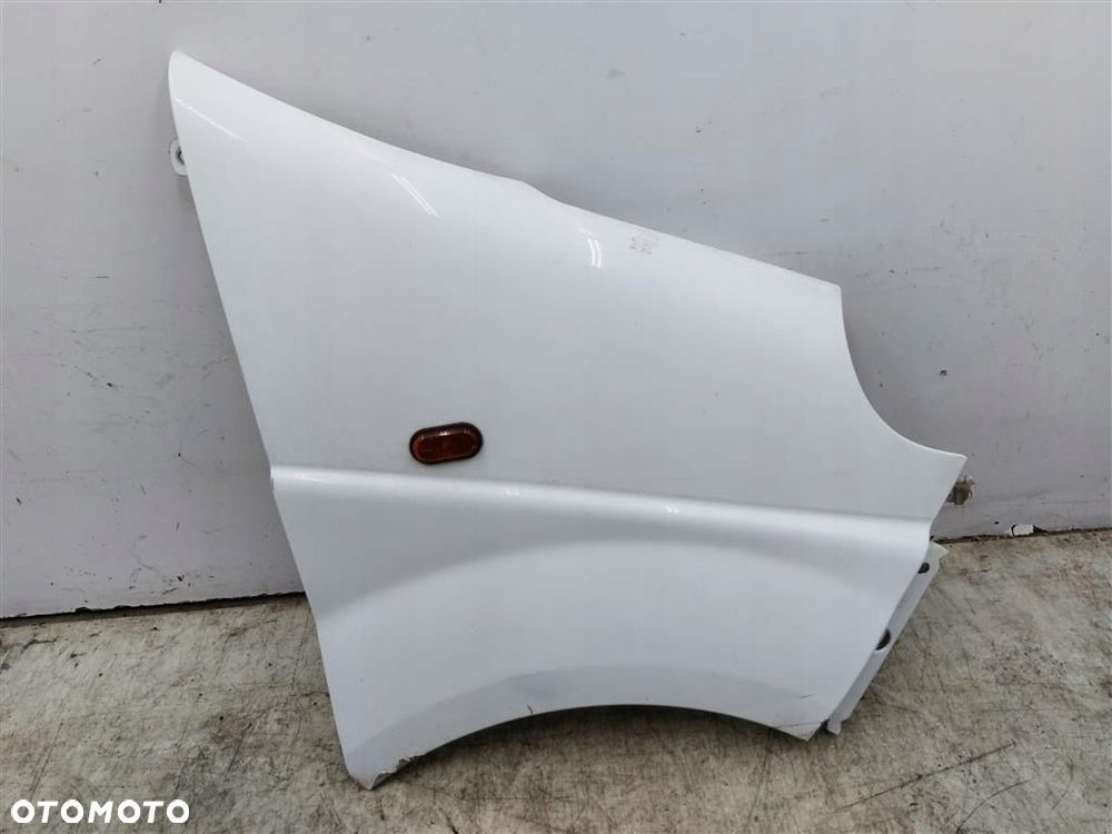 Błotnik przedni prawy Opel Vivaro I  TRAFIC 2001-2014R BIAŁA Z474/10U
