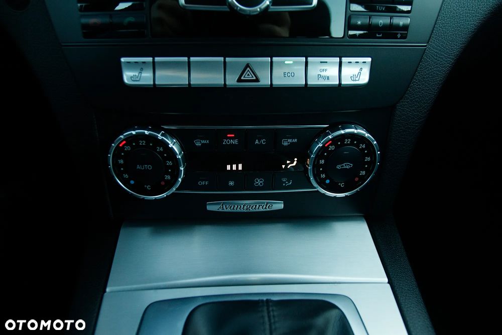 Mercedes-Benz Klasa C 200 (BlueEFFICIENCY) 7G-TRONIC Avantgarde - 29