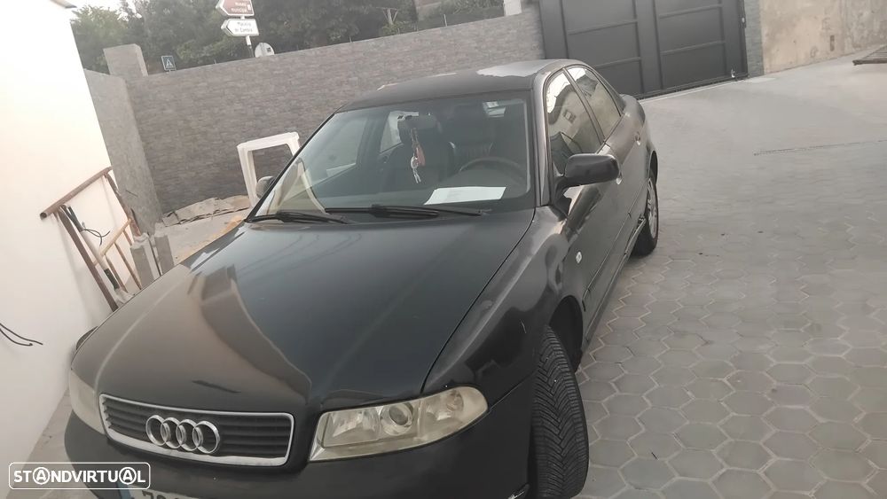 Audi A4 1.9 TDI Attraction - 1