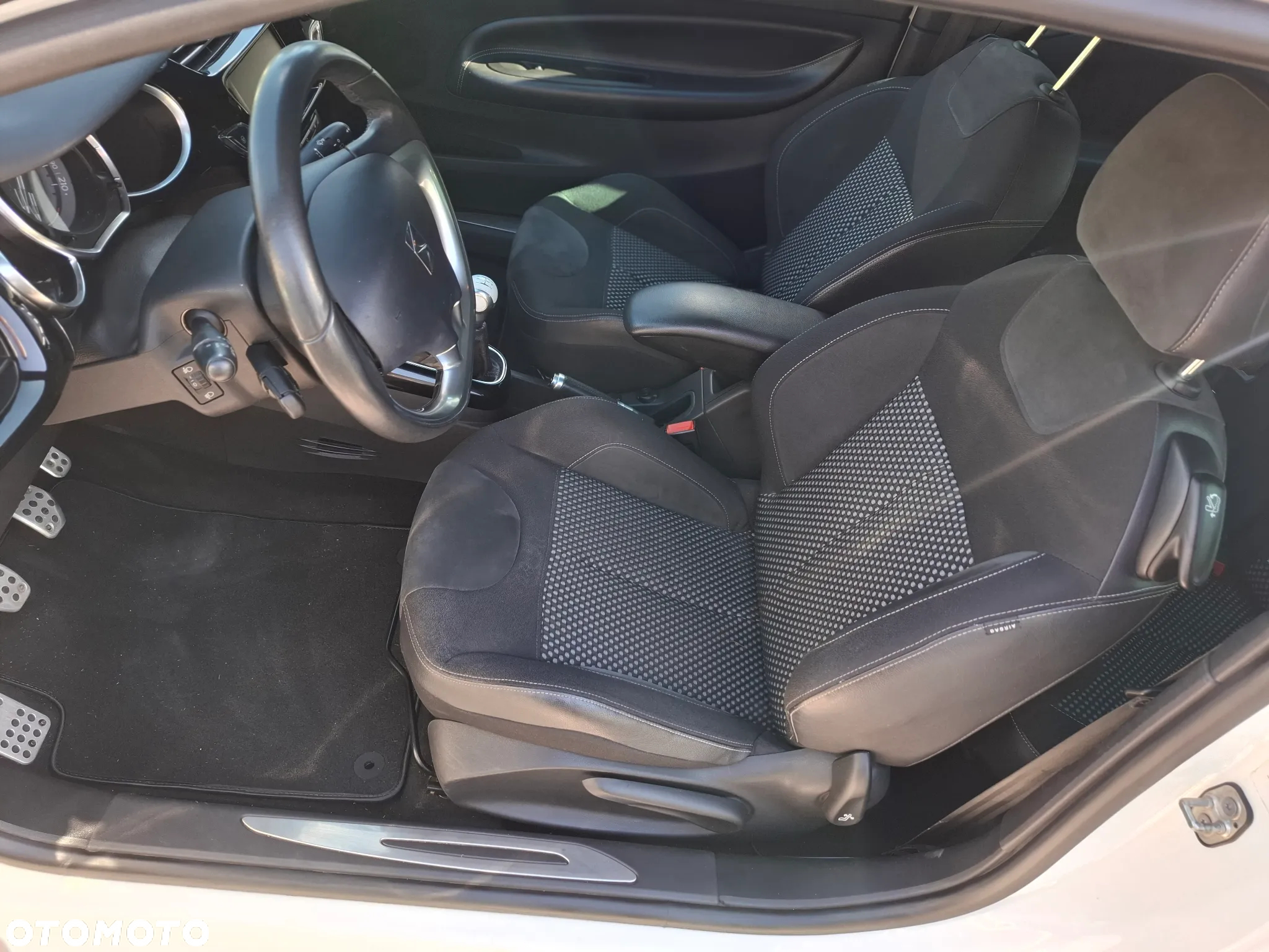 Citroën DS3 1.6 VTi SoChic - 12