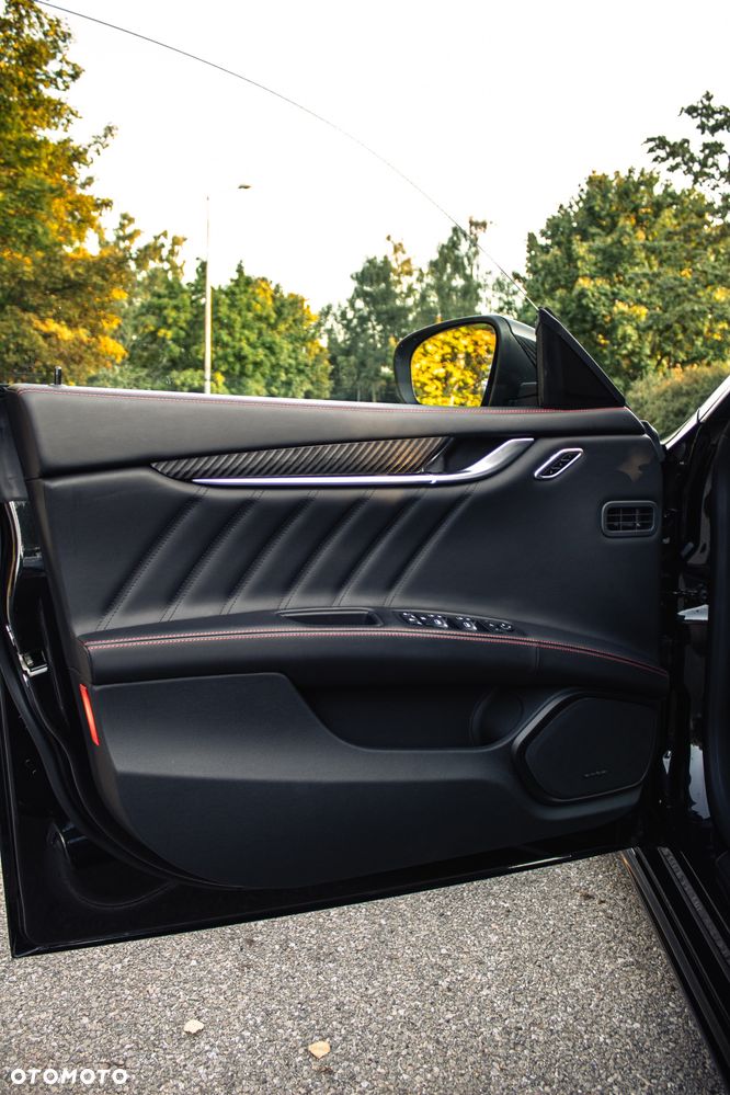 Maserati Ghibli S GranSport - 11