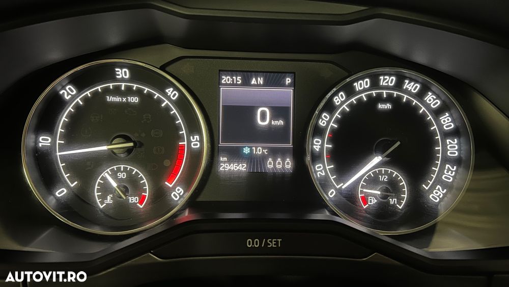 Skoda Superb Combi 2.0 TDI DSG SportLine - 10