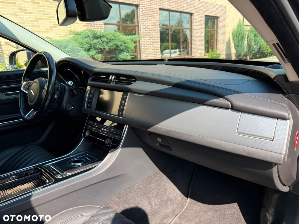 Jaguar XF 2.0 i4D Prestige - 15
