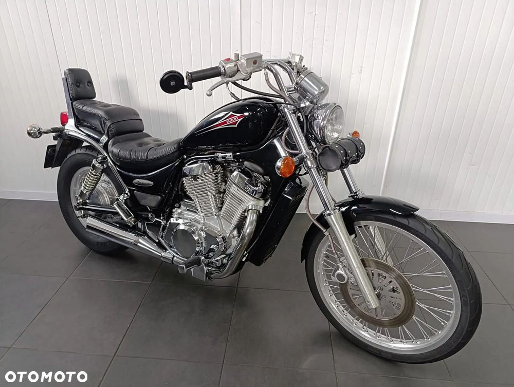 Suzuki Intruder - 1