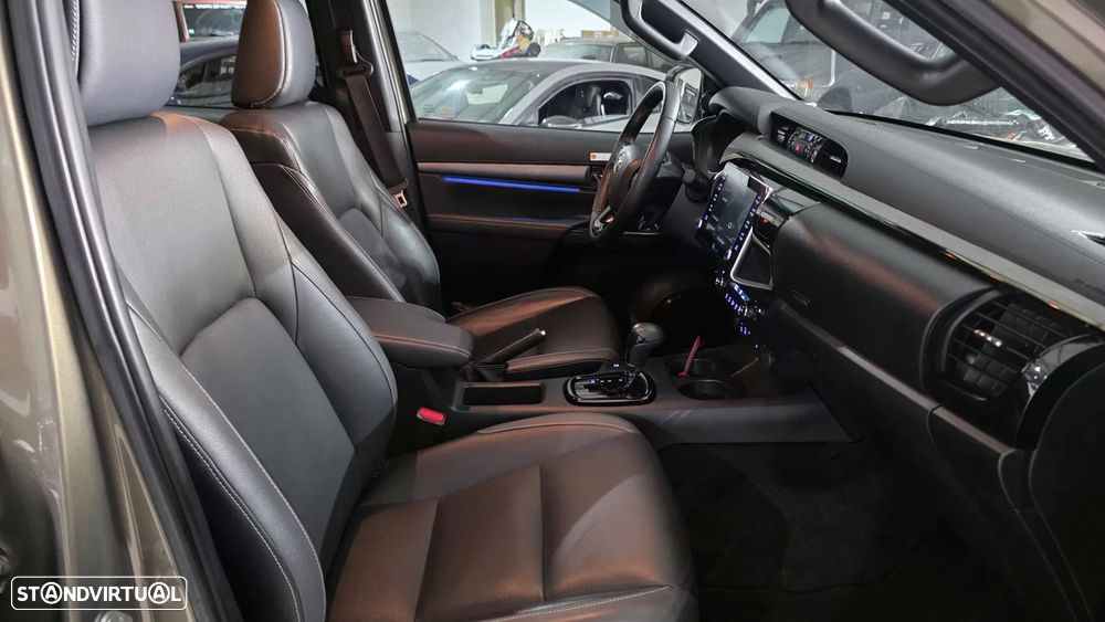 Toyota Hilux 2.8 D-4D 4WD GR Sport II - 53