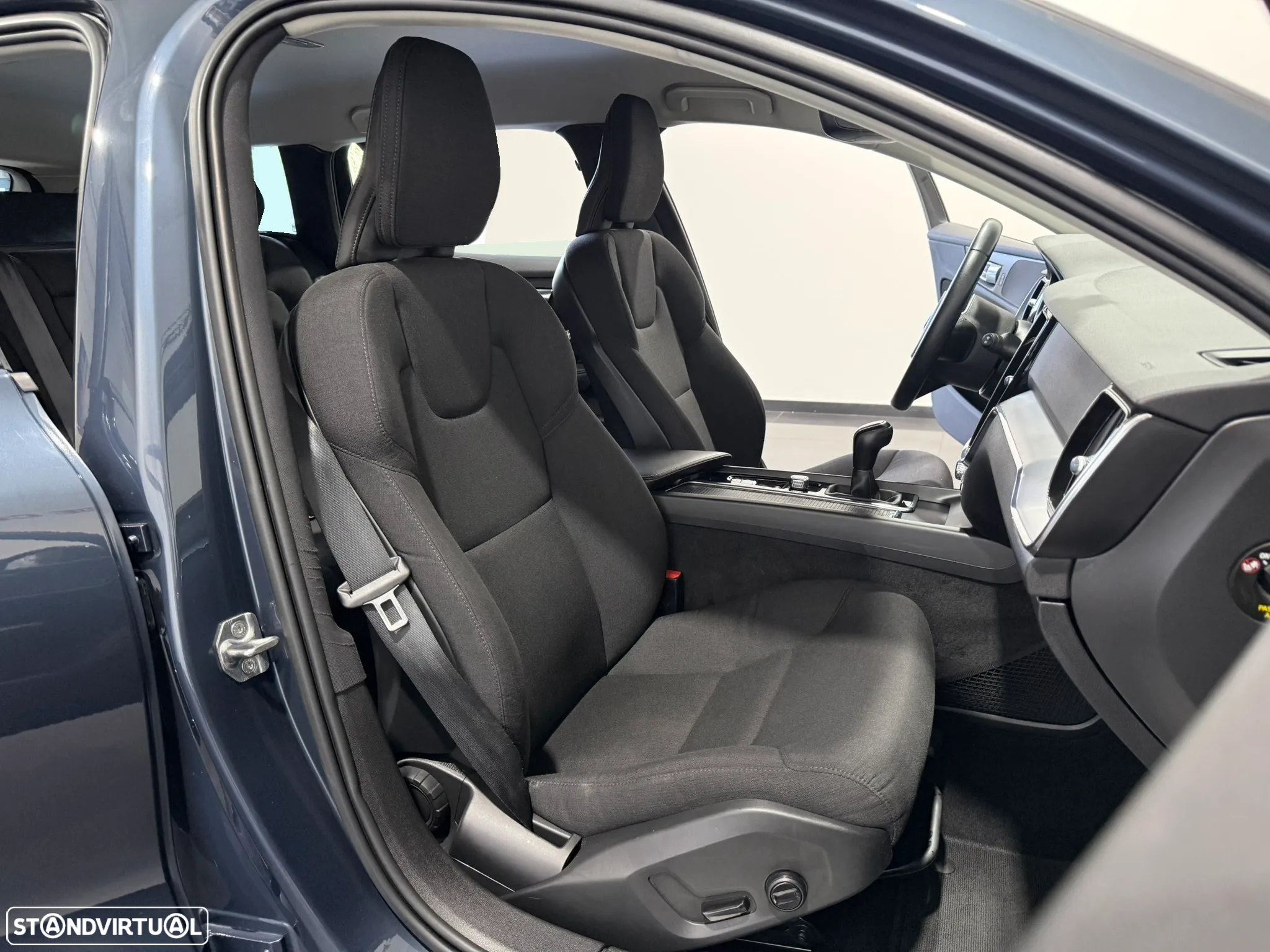Volvo V60 2.0 D3 Momentum - 31