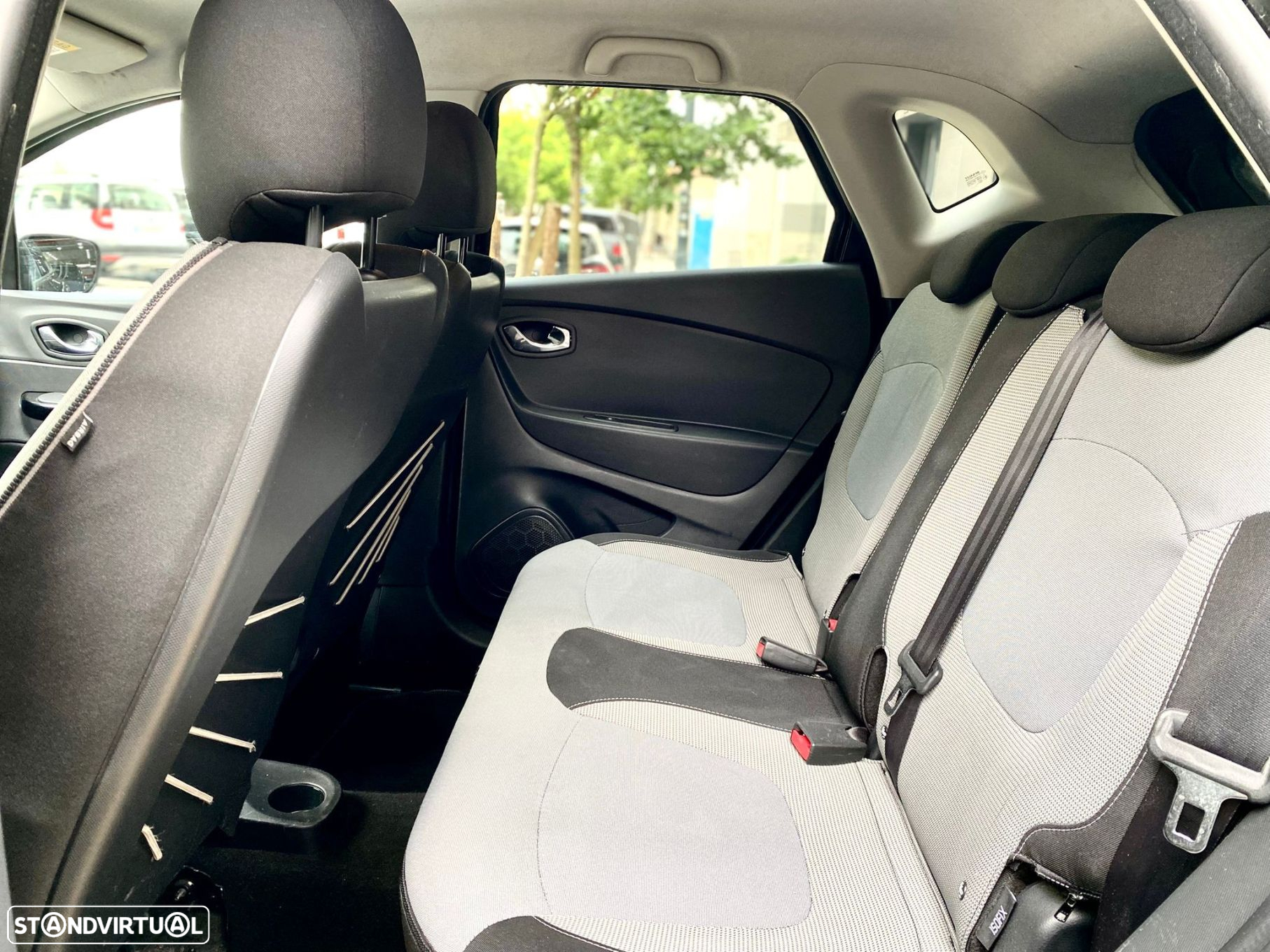 Renault Captur 1.5 dCi Exclusive - 32
