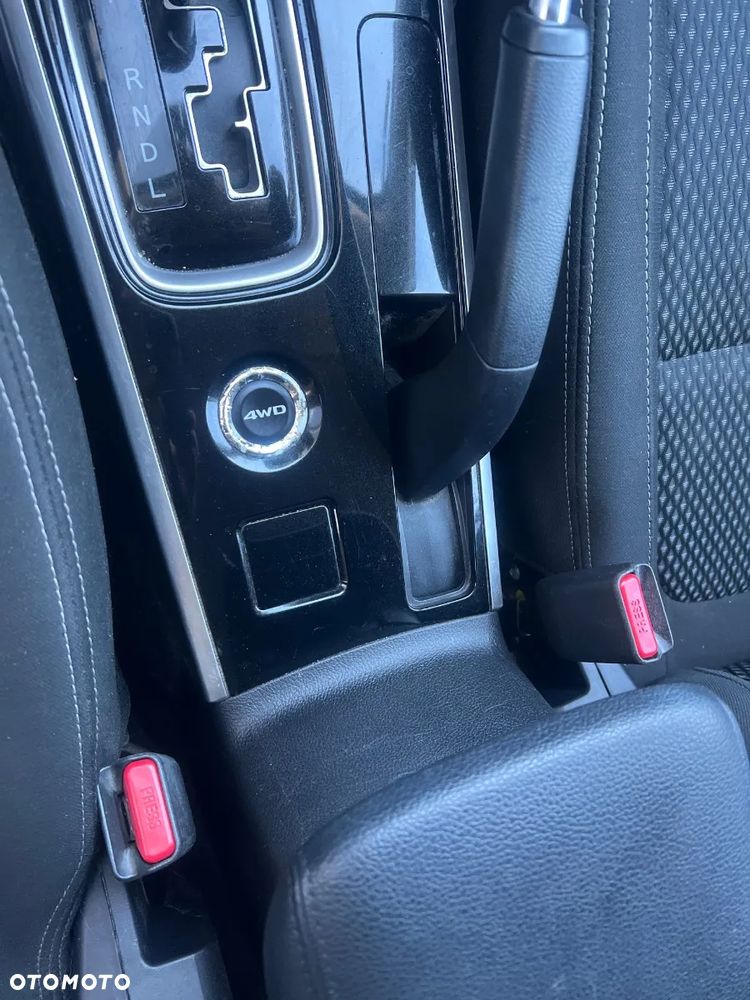 Mitsubishi Outlander 2.0 Intense 4WD CVT - 24