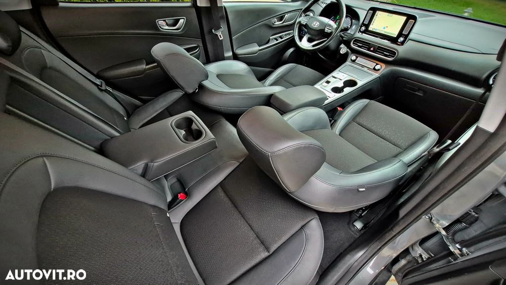 Hyundai KONA EV Premium - 2