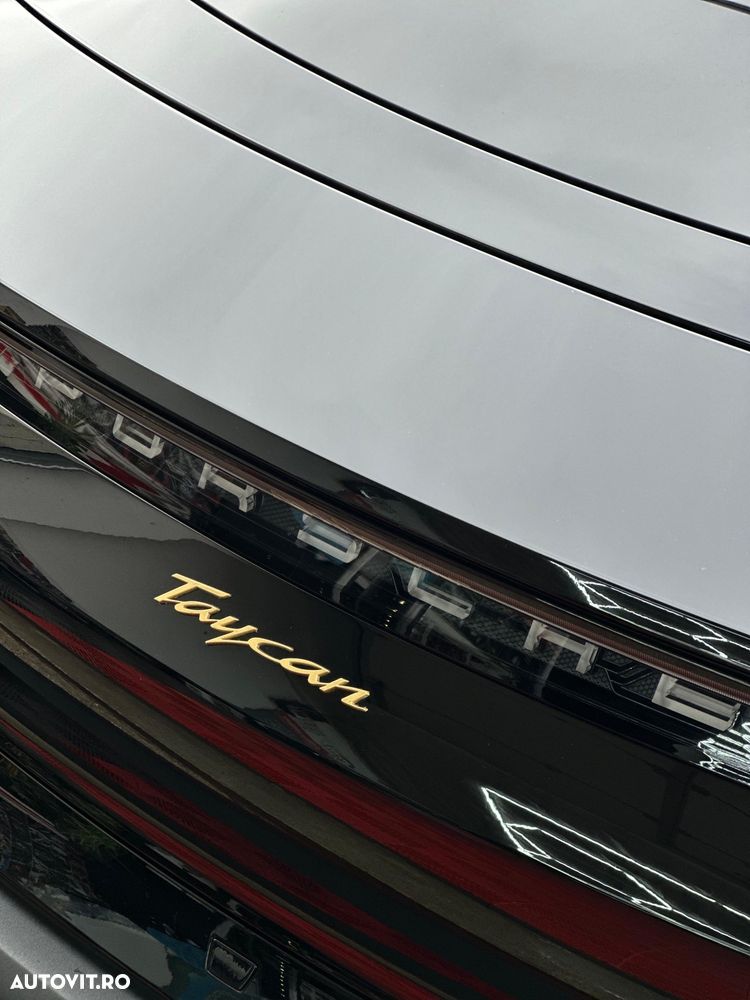 Porsche Taycan - 8