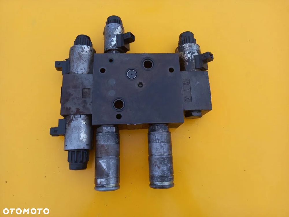 Sekcja hydrauliczna elektroniczna blok zawór Case CS130 - 1