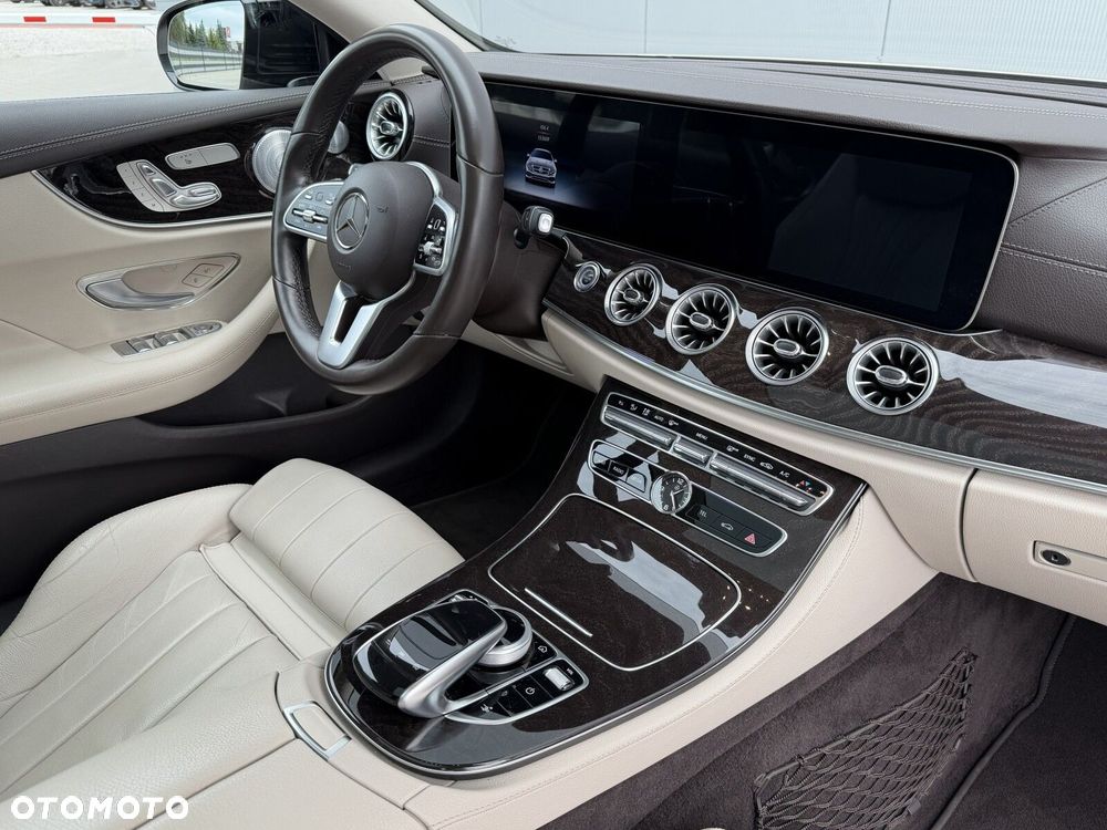 Mercedes-Benz Klasa E 220 d 9G-TRONIC - 23