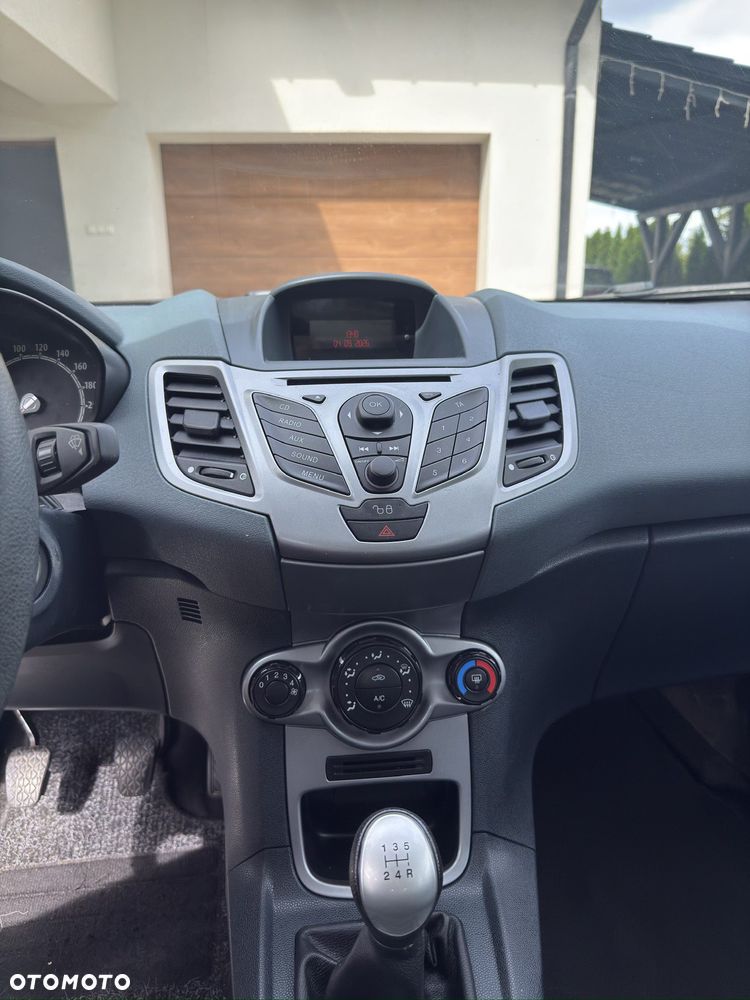 Ford Fiesta 1.25 Ghia - 10