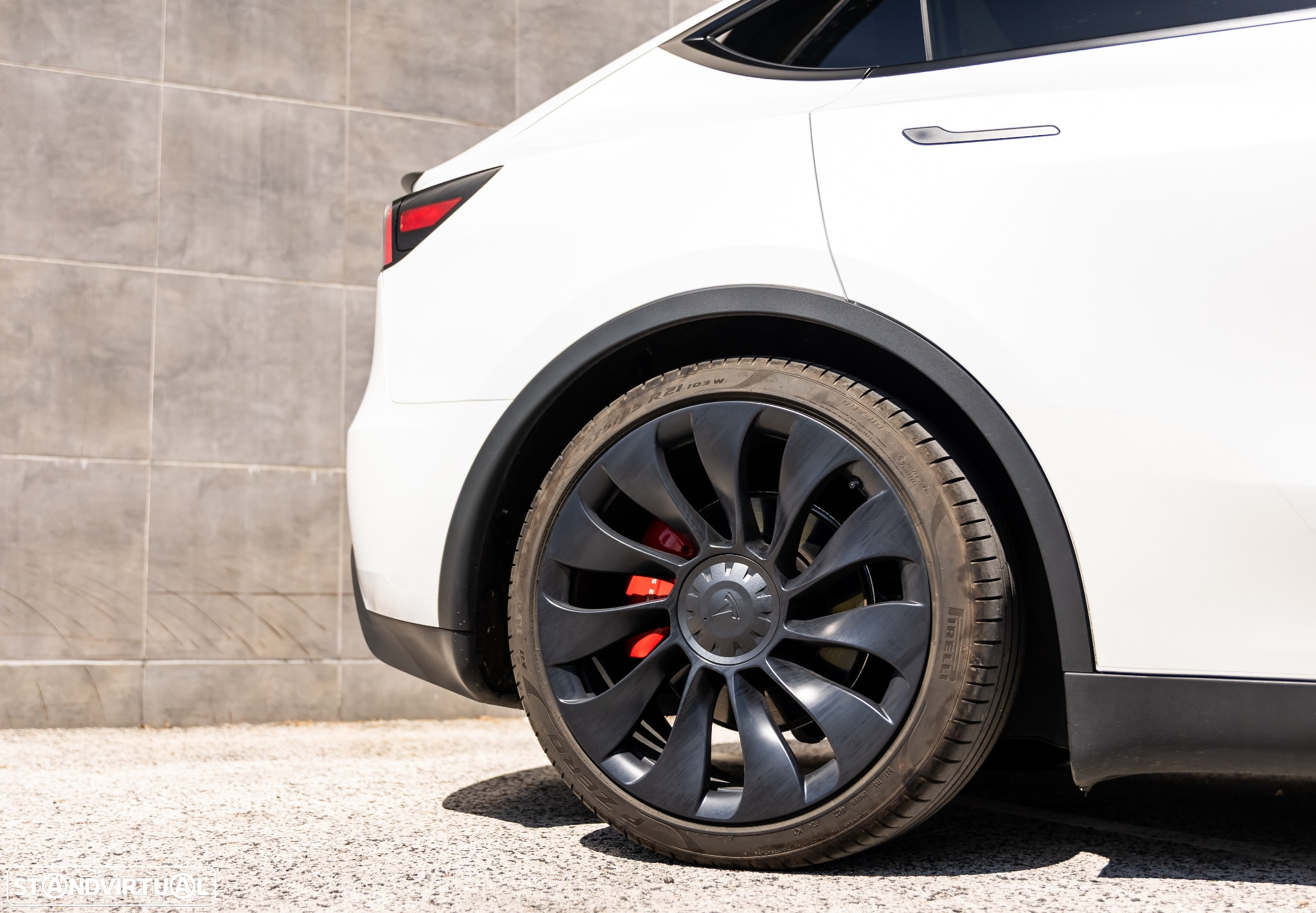 Tesla Model Y Performance Dual Motor AWD - 6
